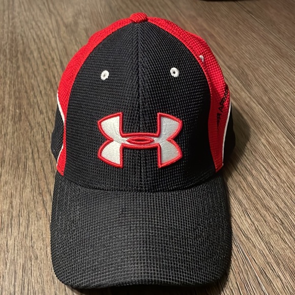 2/$25 Under Armour Men’s Fitted Cap M/L - Picture 2 of 7